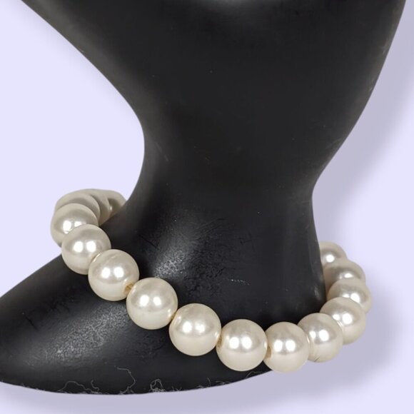 (2/$20) V. Faux Pearl Beaded Bracelet - Picture 2 of 4
